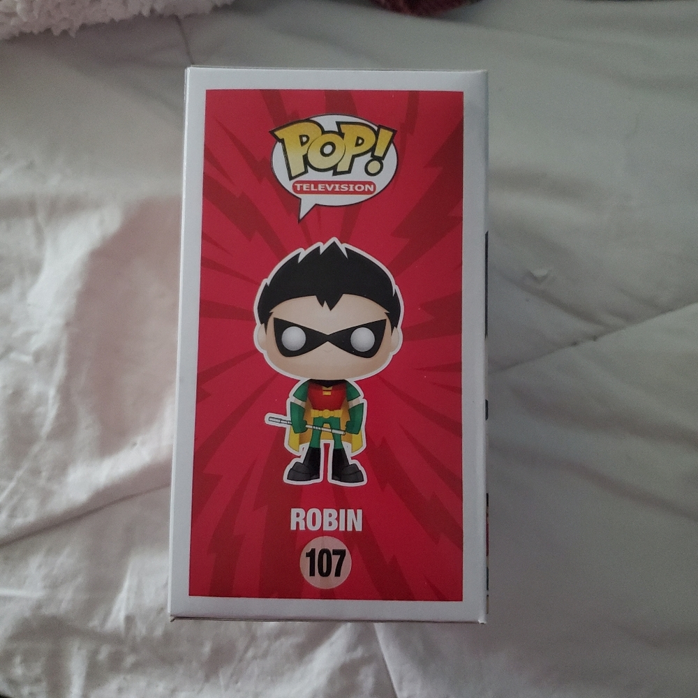 Funko Pop Robin - Picture 4 of 5